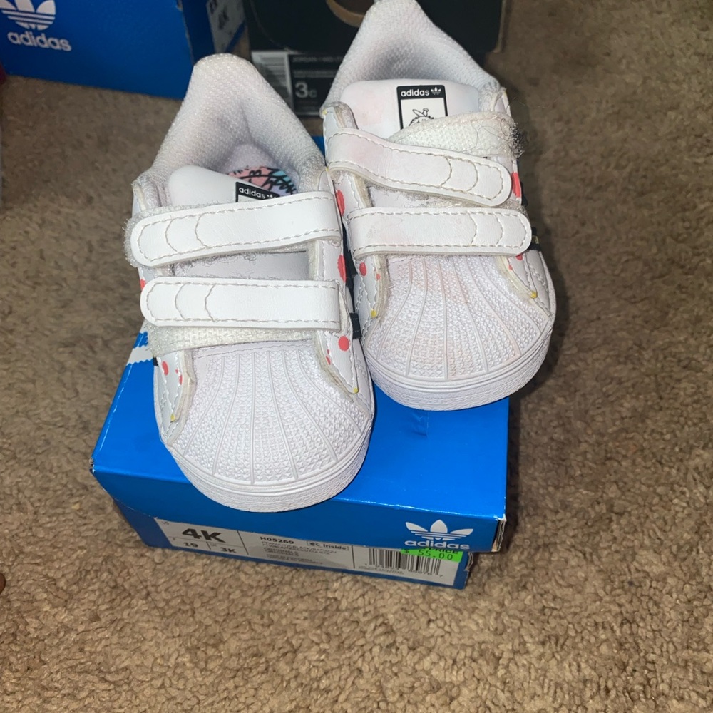 Kid's Adidas Size 4C